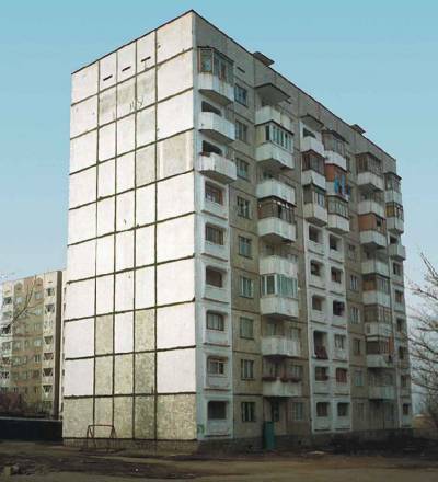 Large panel buildings with two interior longitudinal walls