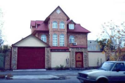 Single-family brick masonry house 