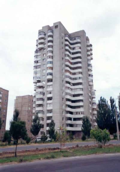 Buildings with cast in-situ load-bearing reinforced concrete walls 