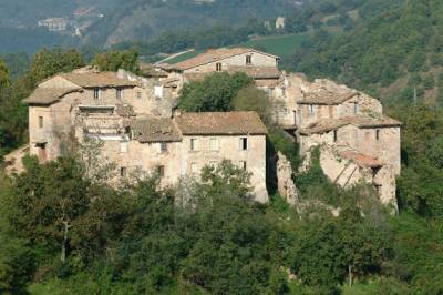 Lower and middle class residential building in rural areas of central Italy