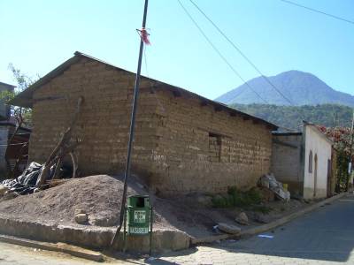 Adobe / Earthen House : Adobe block walls