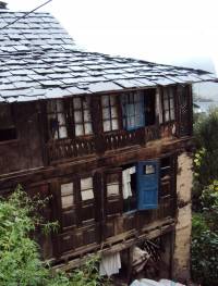 Thathara houses in Himachal Pradesh  