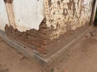 Unreinforced masonry houses made of fired clay bricks