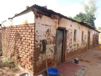 Unreinforced masonry houses made of fired clay bricks